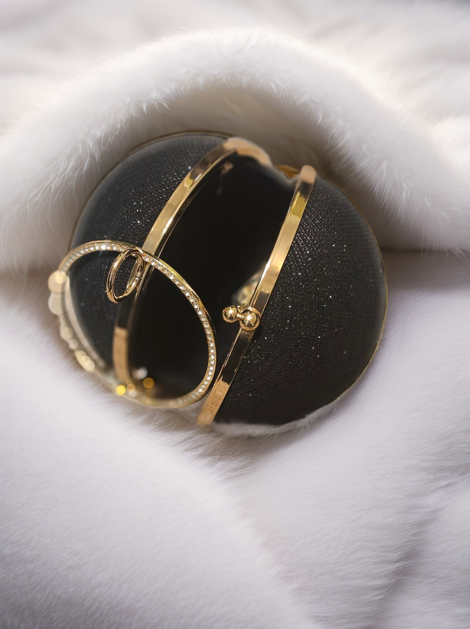 Glamorous Onyx Spherical Clutch Purse